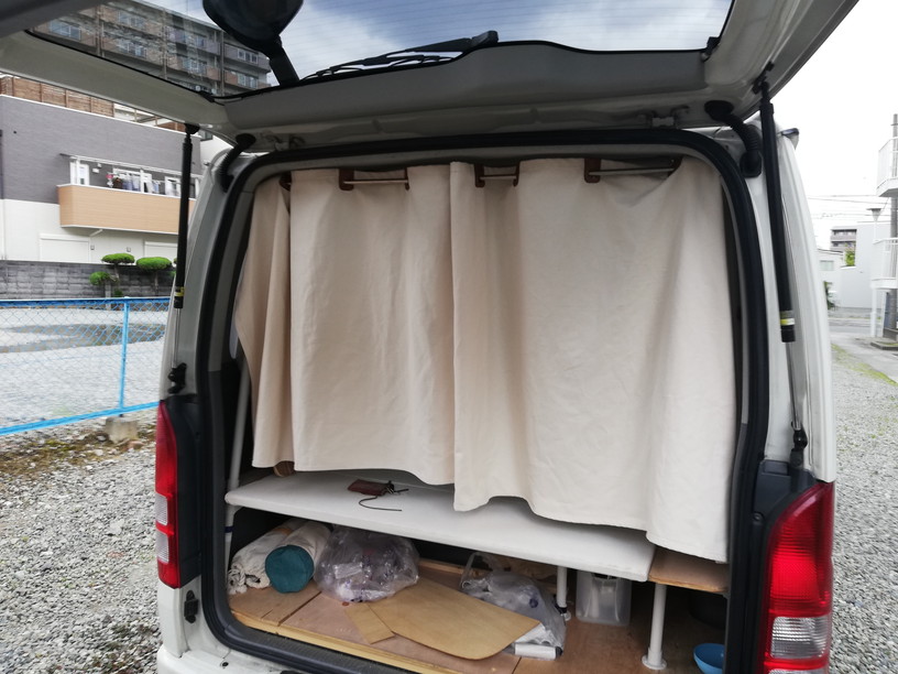 カズクリエイション ハイエース200系(2〜9型)　ナロー　標準ルーフ　間仕切りカーテン(車中泊) | トレンドエックス楽天市場店 ハイエース　200系　100系 ワイド　ハイルーフ　専用 センターカーテン